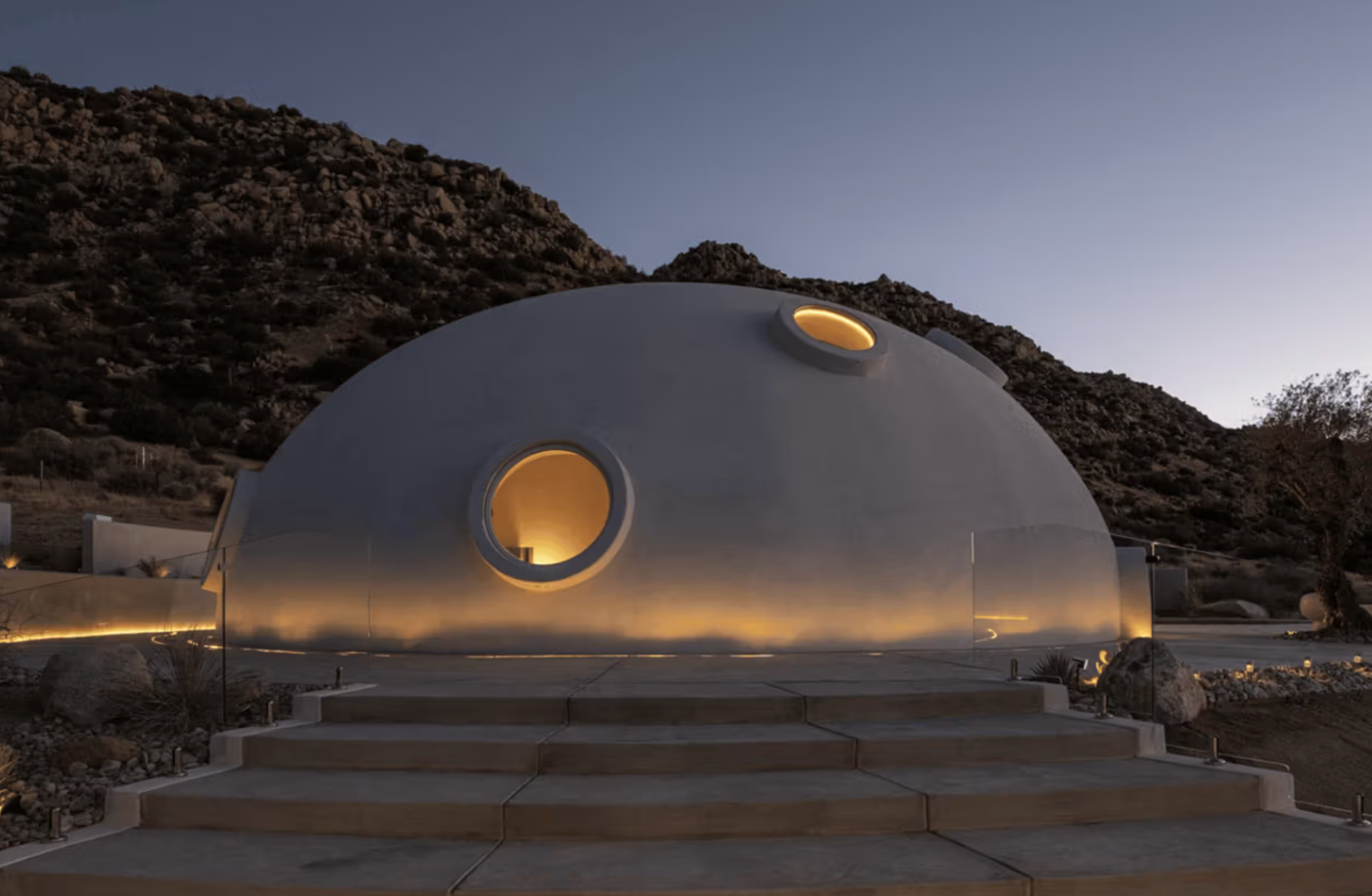 The Loop Terrace House by Tomohiro Hata Architect & Associates exemplifies a modern Japanese residence