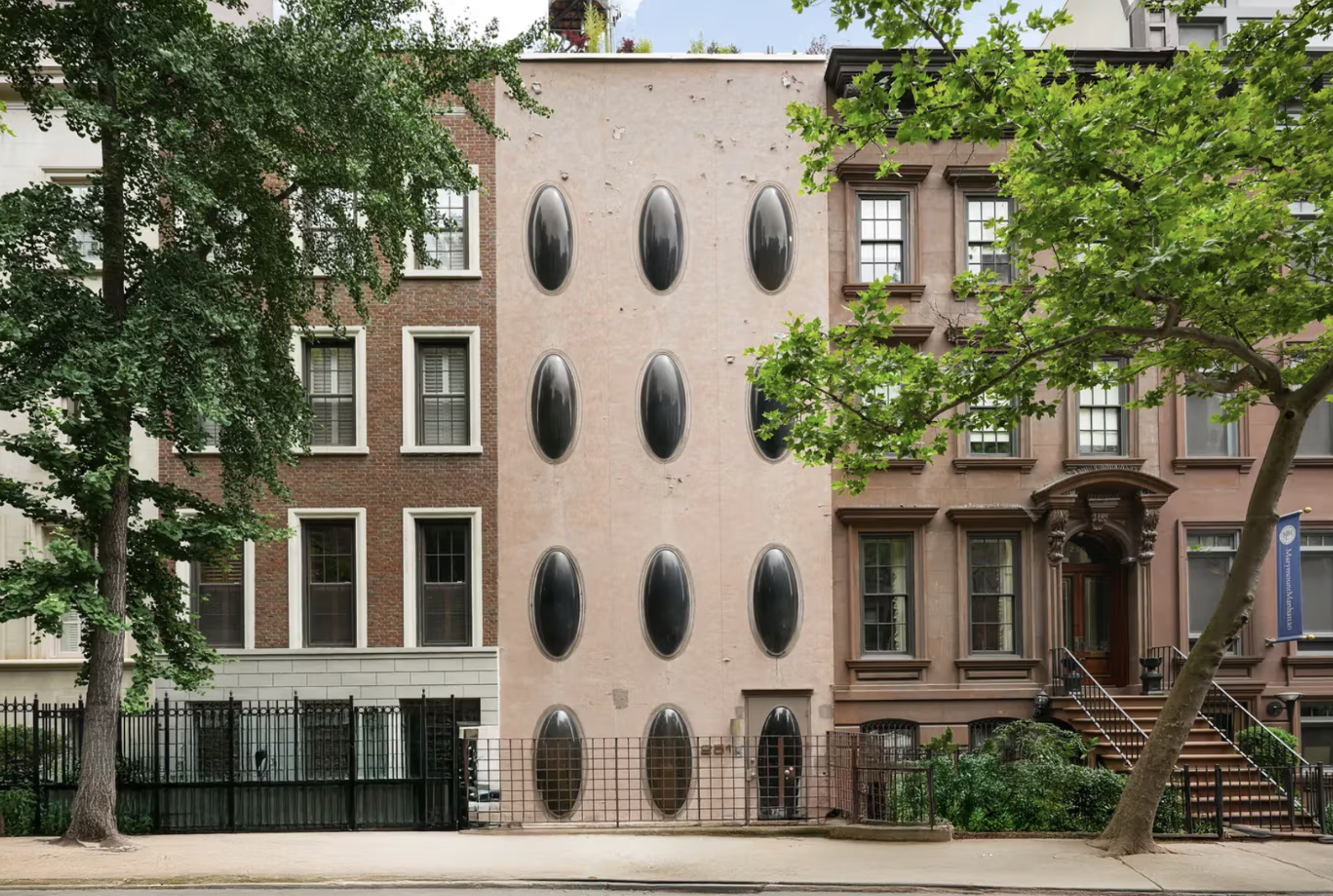 NYC’s Iconic Bubble House Hits the Market After 50 Years