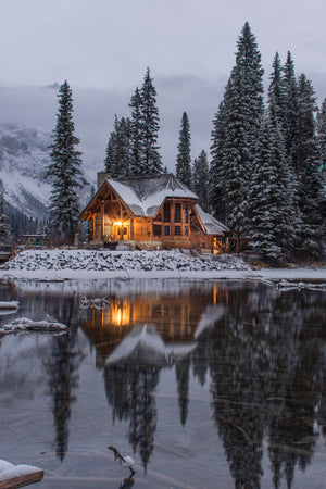 How to decorate a winter cabin