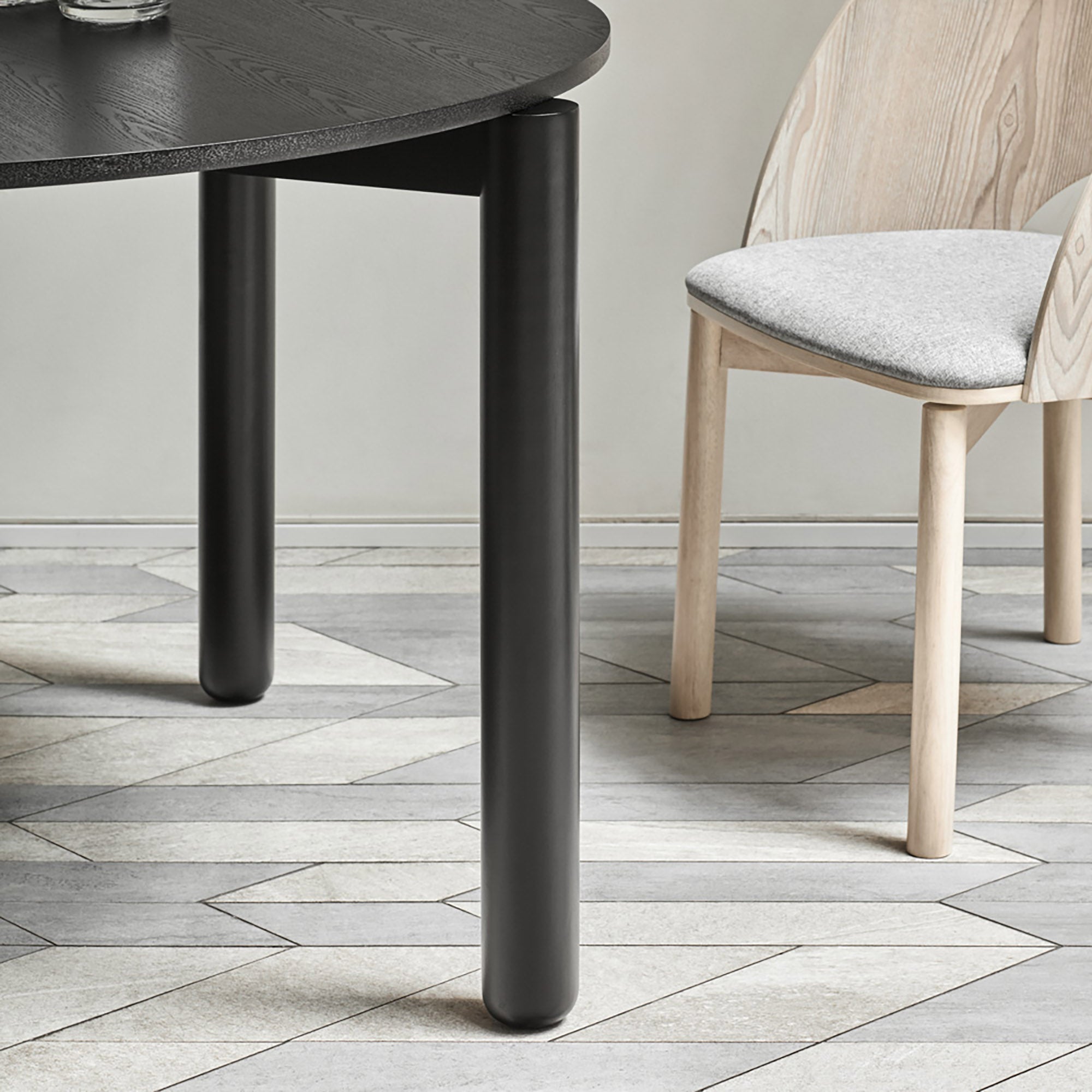Round Table. Atlas 120Cm Black