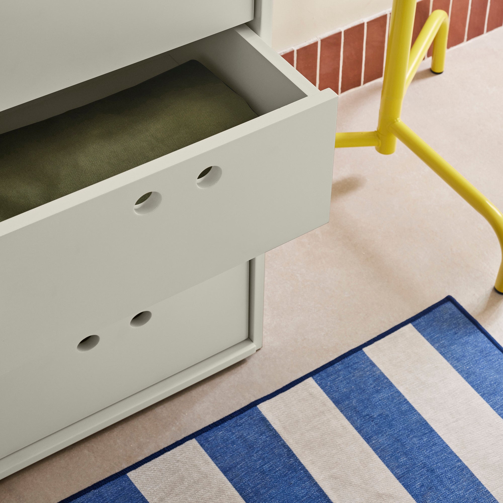 Tall Chest Wally – Cream | 40×40×118 cm