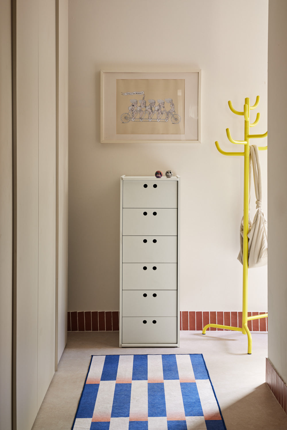 Tall Chest Wally – Cream | 40×40×118 cm