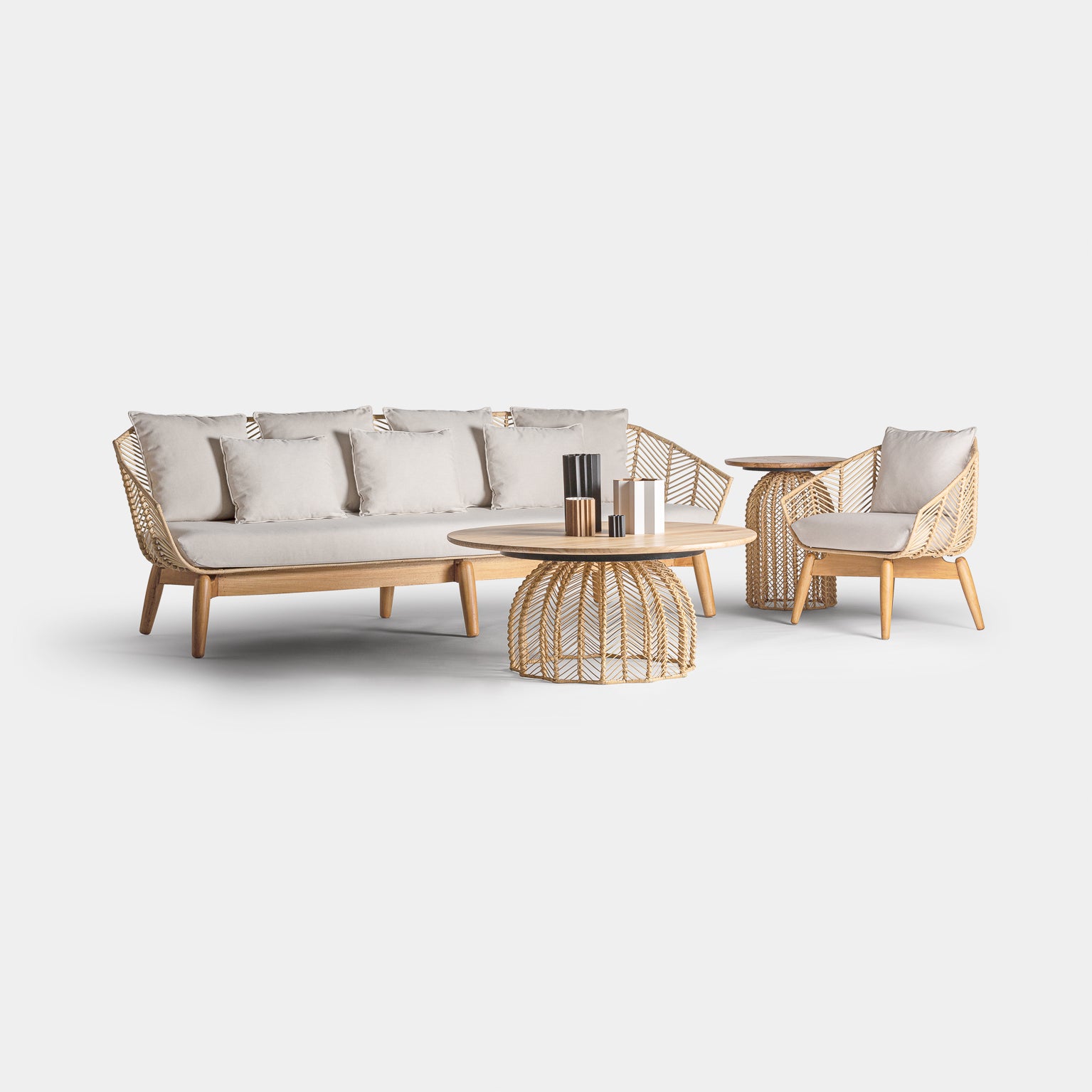PLISSÉ RATTAN SOFA