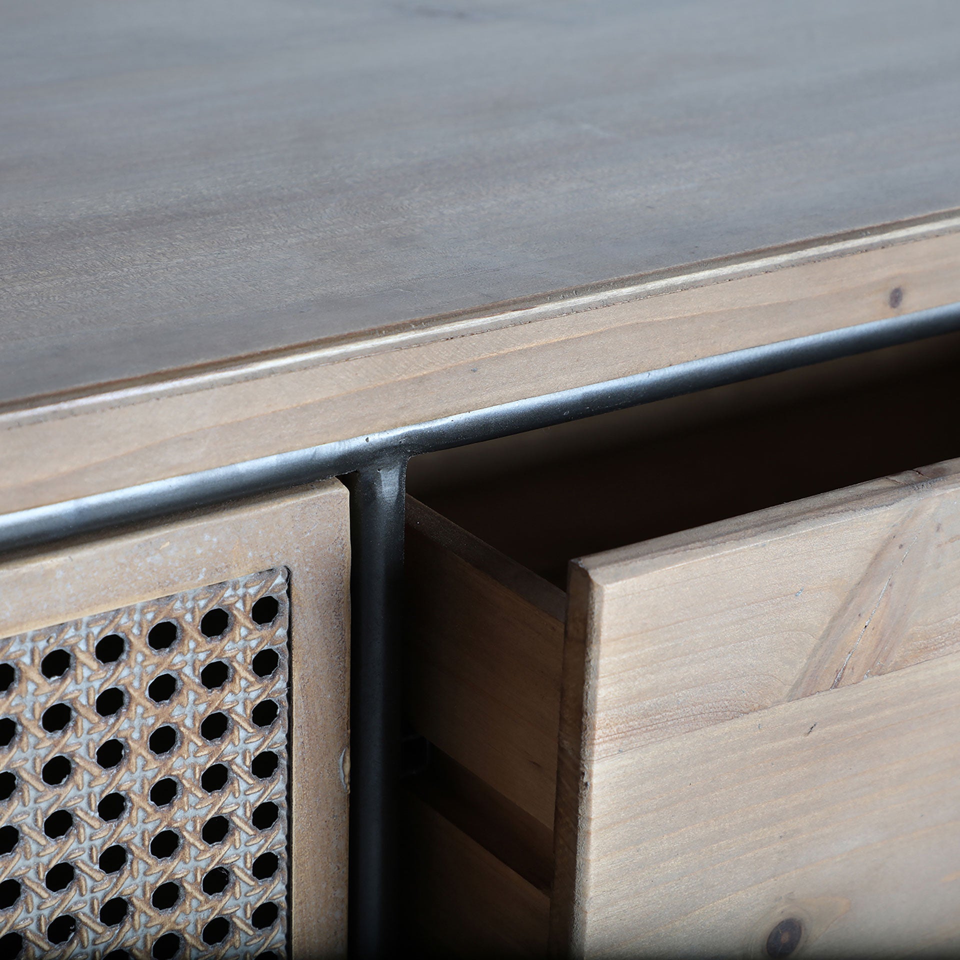 TIRKANE SIDEBOARD