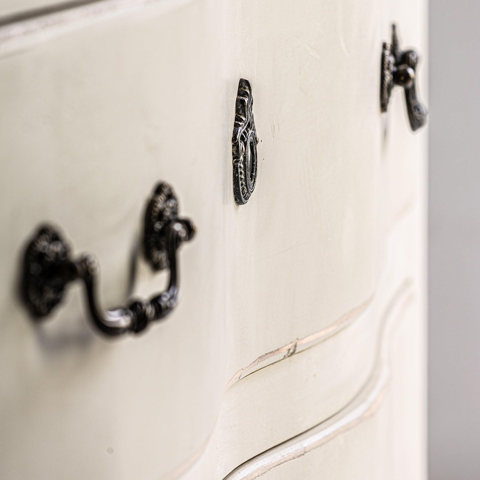 PIVKA CHEST OF DRAWERS