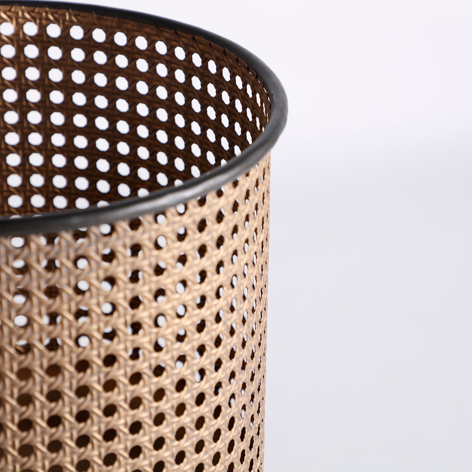 BREAM PLANT POT