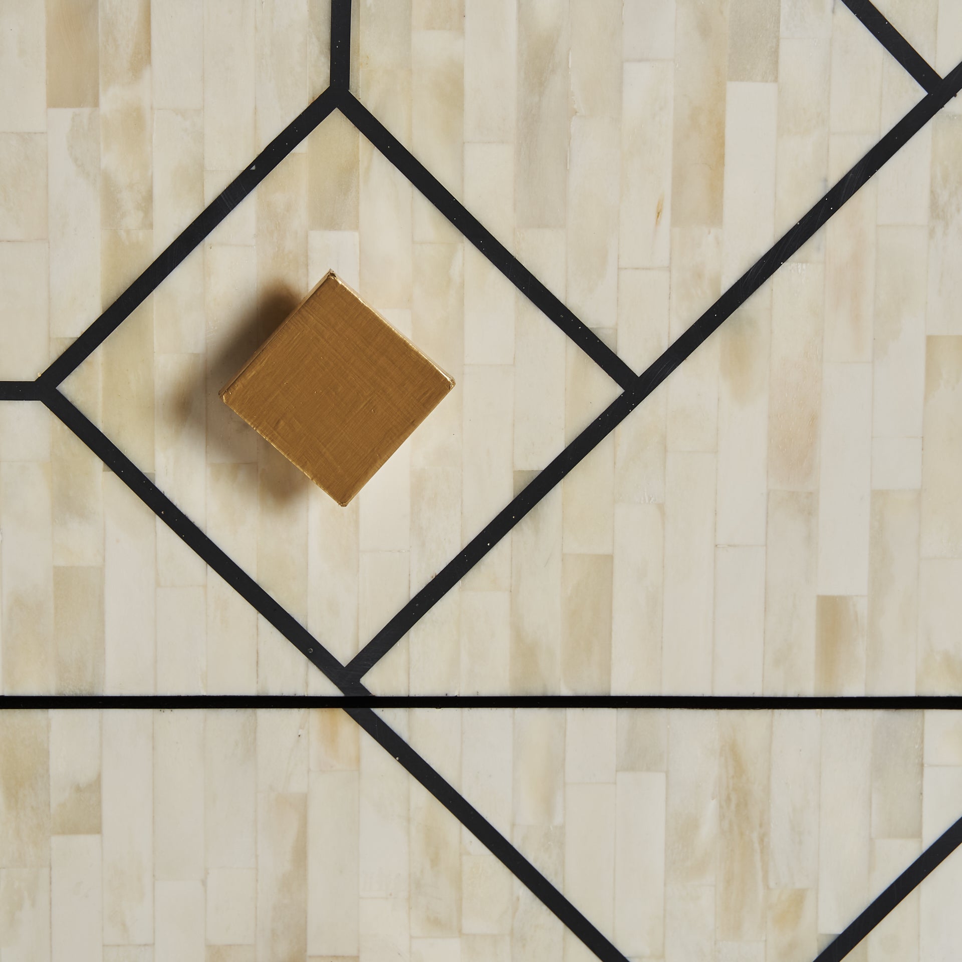 CHARMES CHEST OF DRAWERS