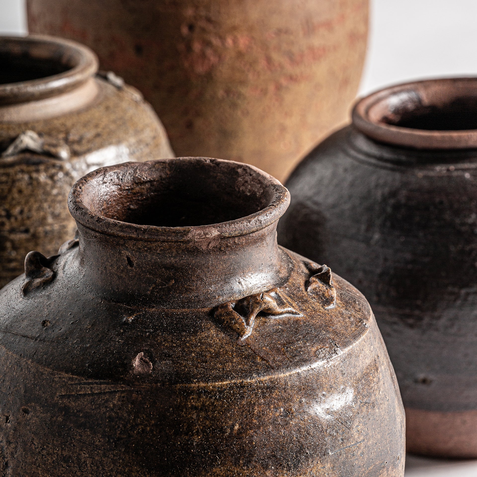 MALDA Ceramic Vase - Brown Colonial Style Decorative Centerpiece