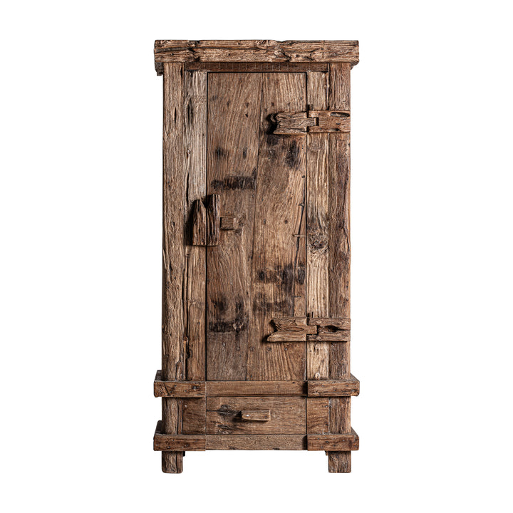 LOGE WARDROBE