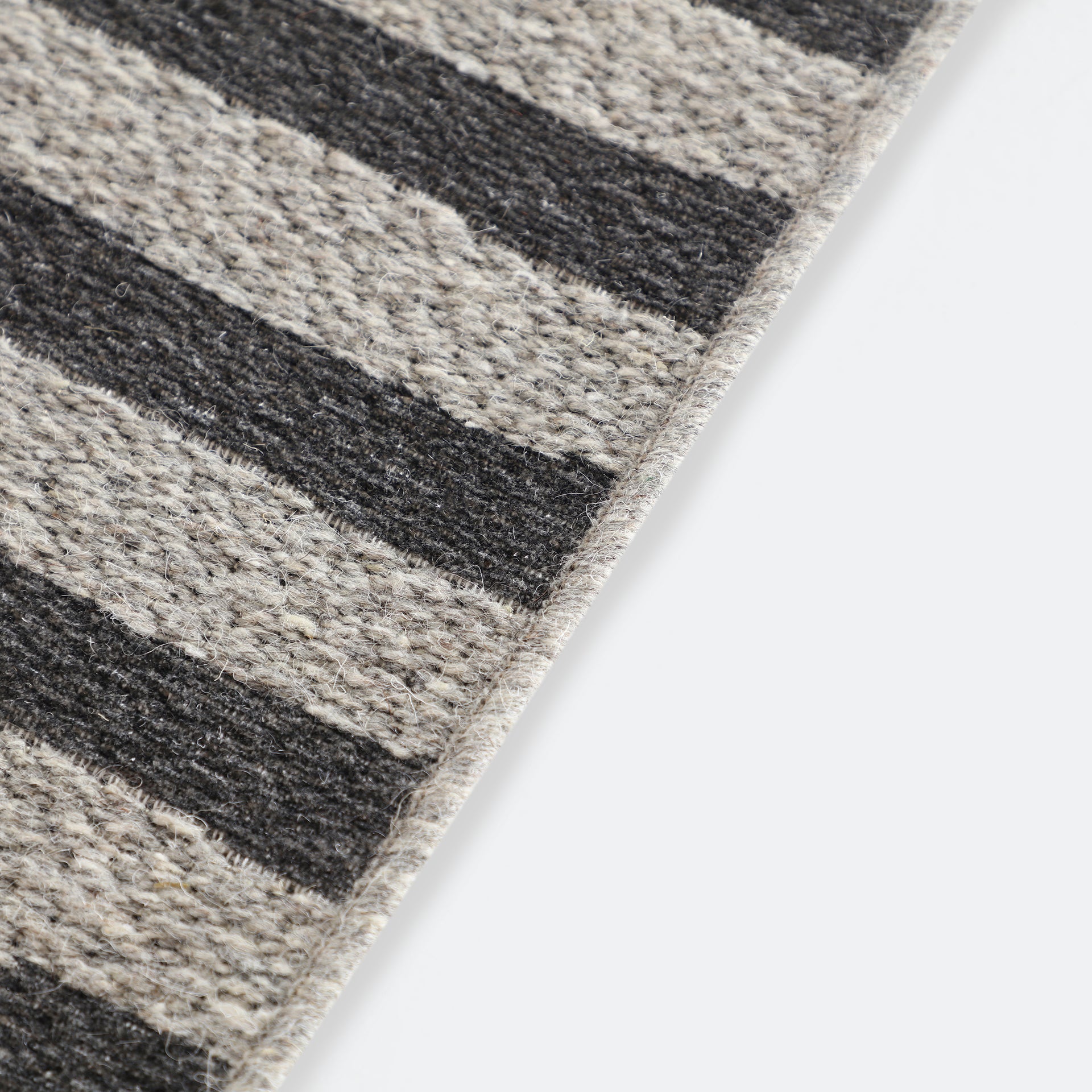 Eitzaga Colonial Wool Carpet - Grey & Viscose Blend