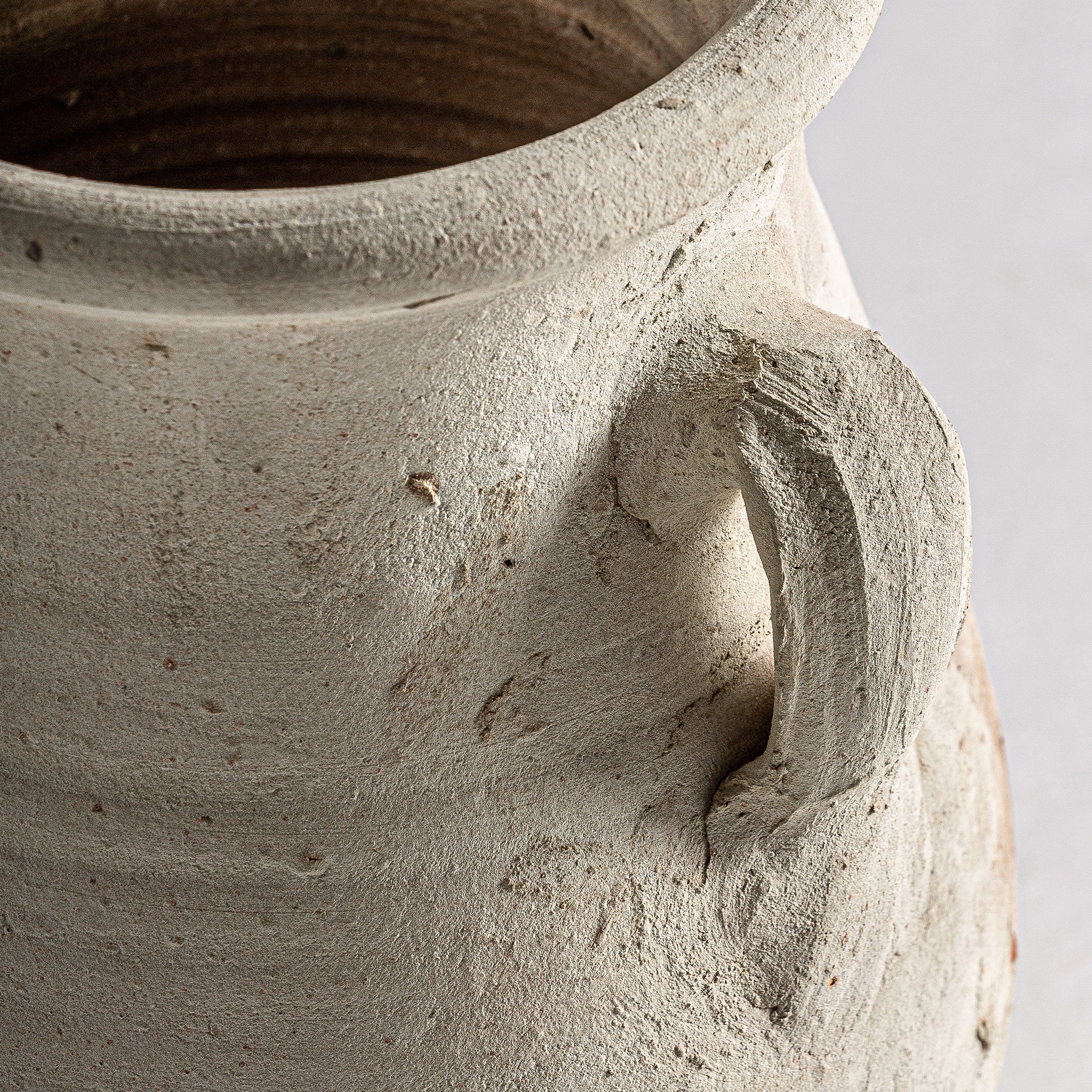 Kansara Clay Vase – Vintage Cream Ceramic