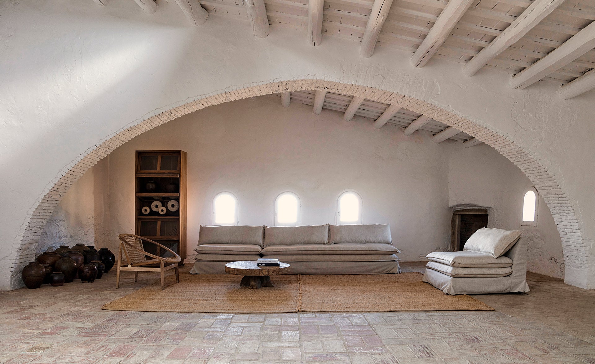 BACKLYN GLASS CABINET