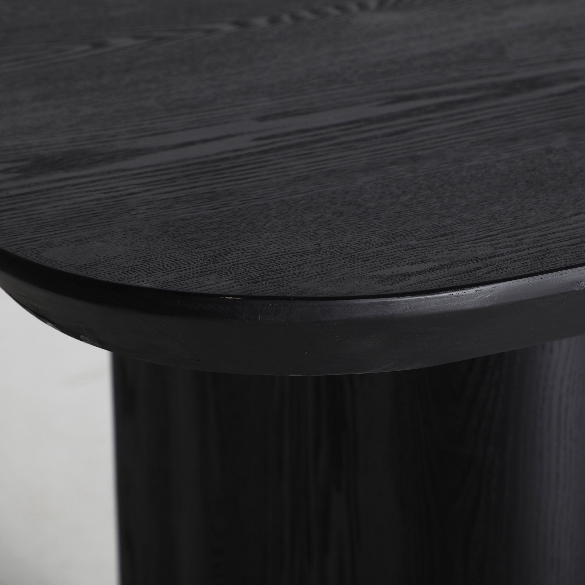 ROGNES DINING TABLE
