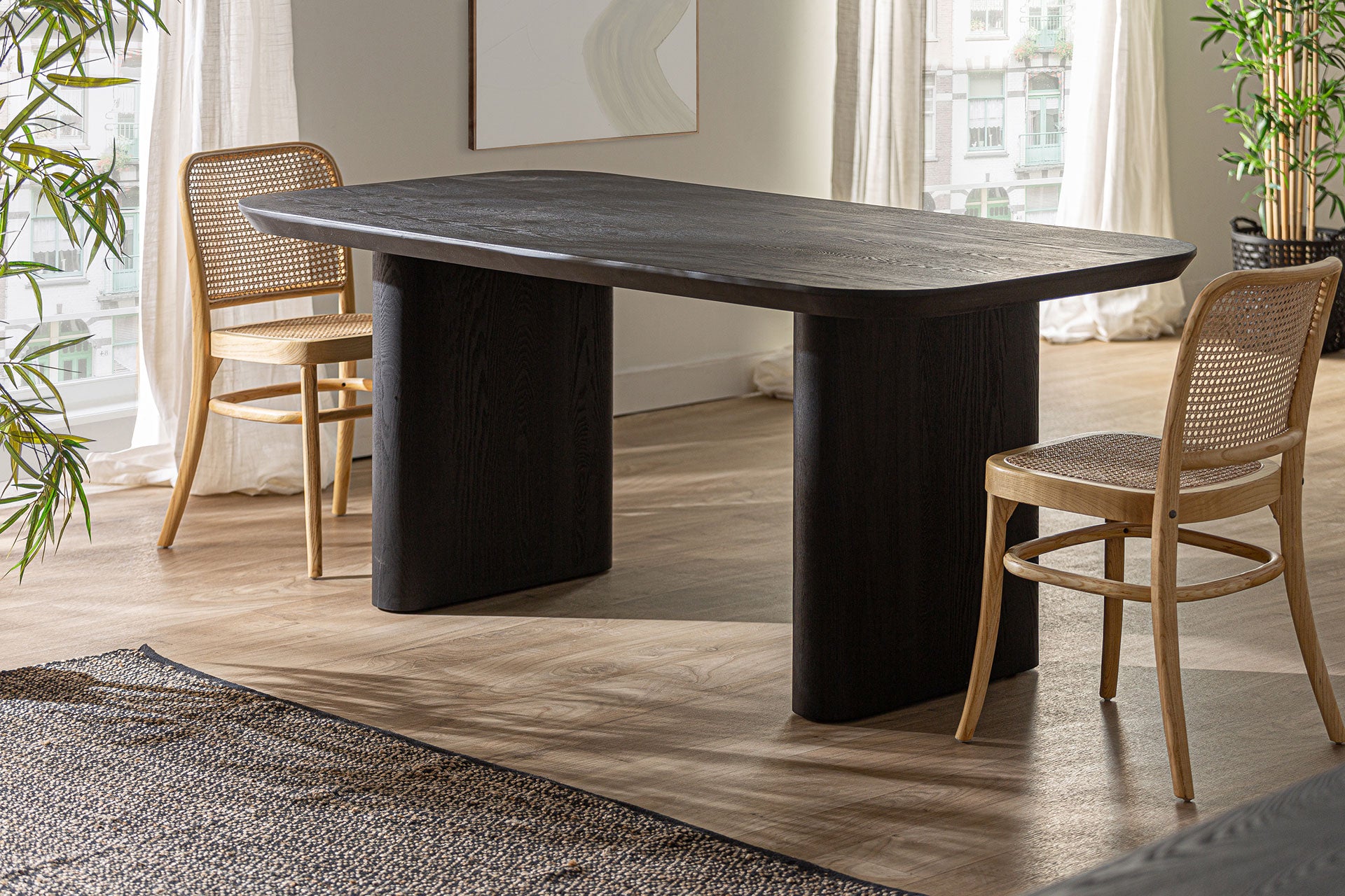 ROGNES DINING TABLE
