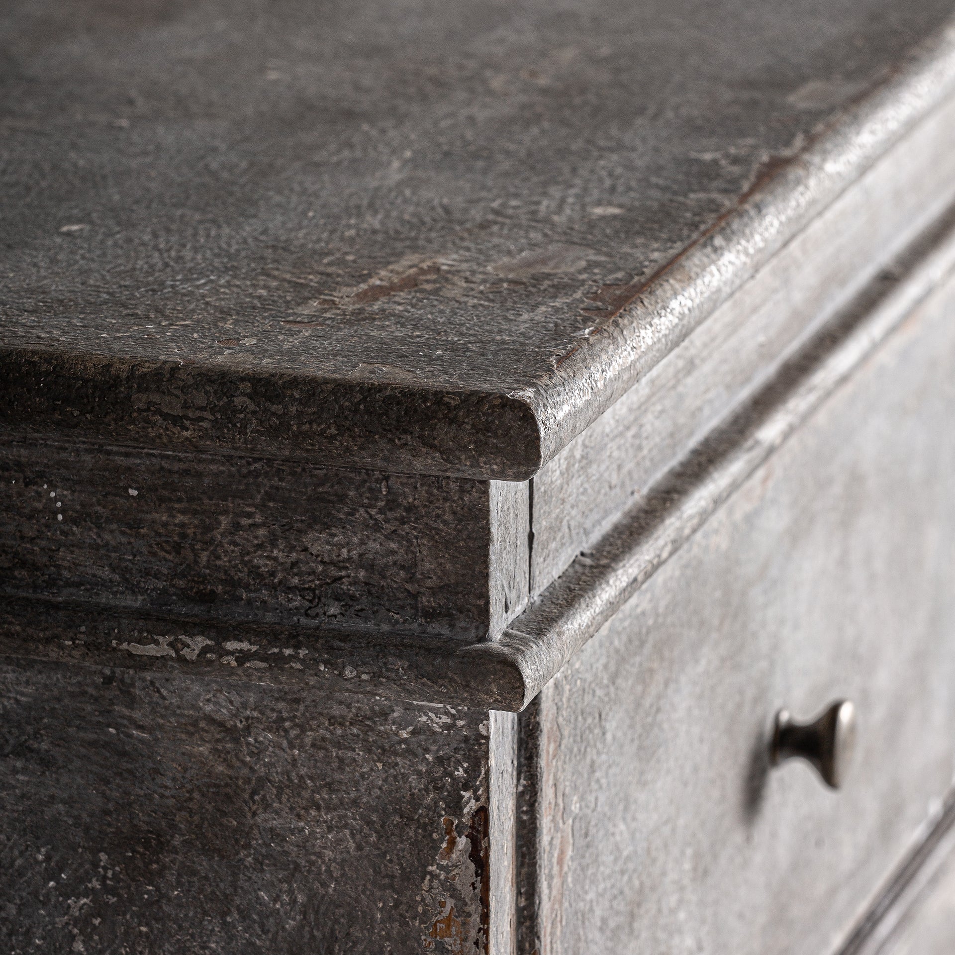 FORMELLE CHEST OF DRAWERS