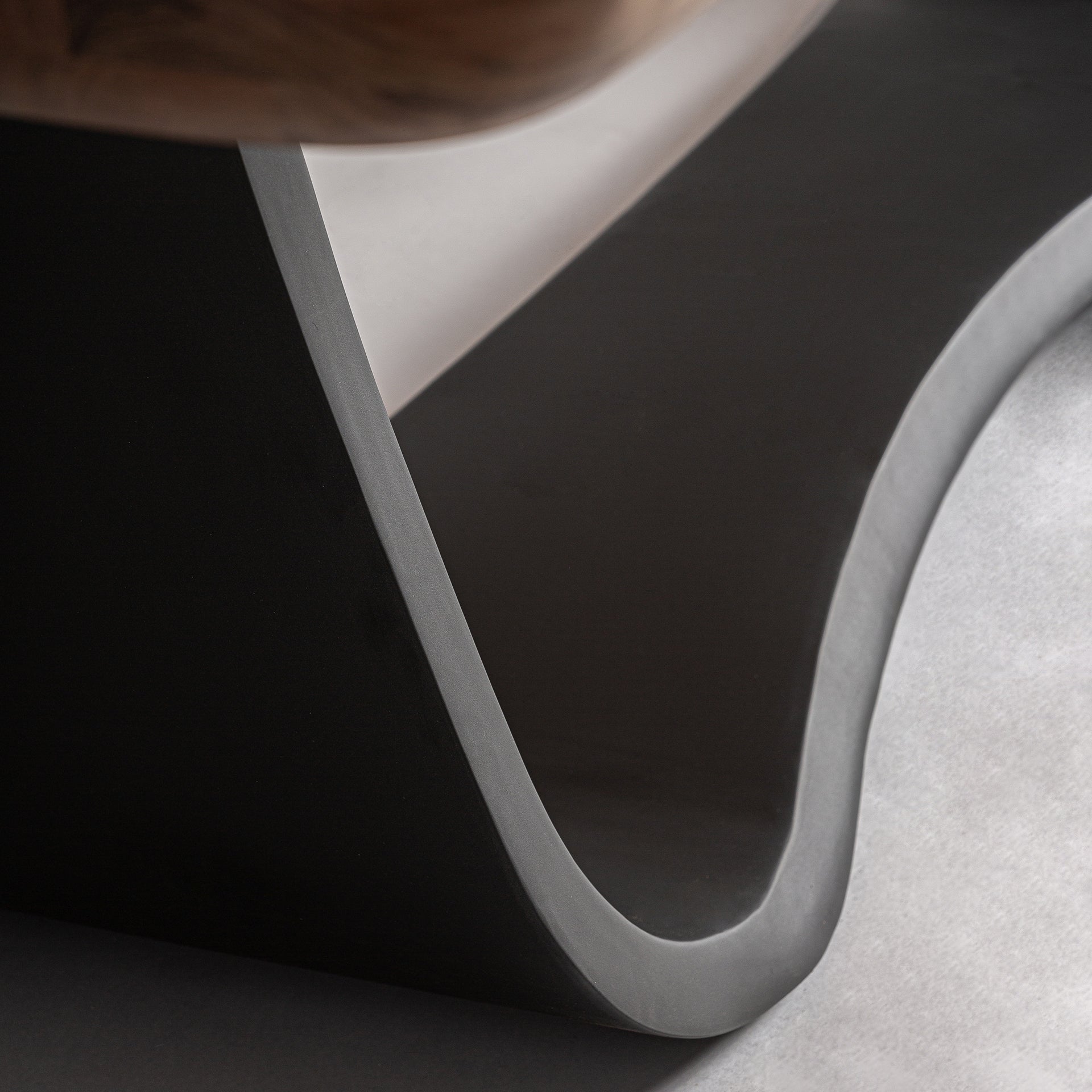 MULFINGEN DINING TABLE