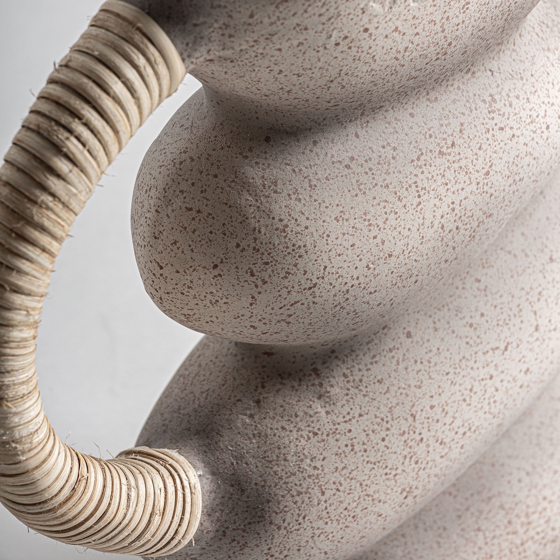 Art Deco Geko-vas - Dekorativ mittpunkt i harts i ljusa toner