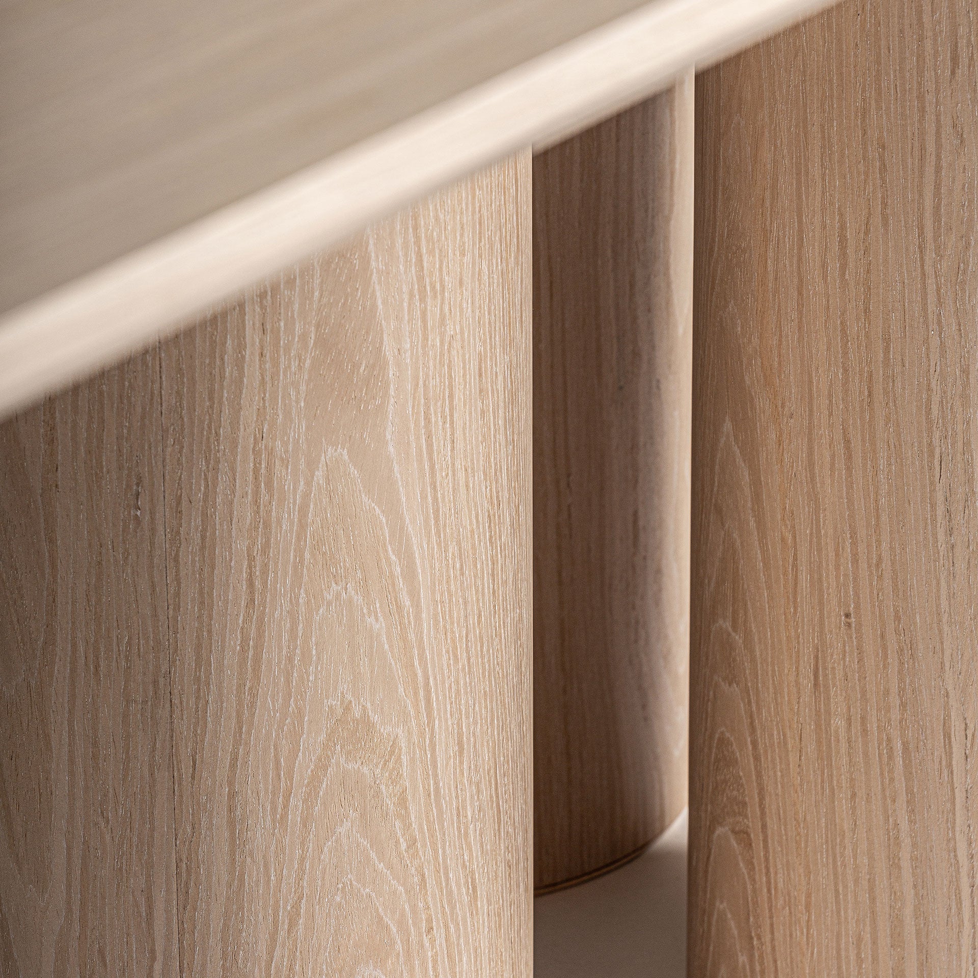 PRAYSSAC DINING TABLE