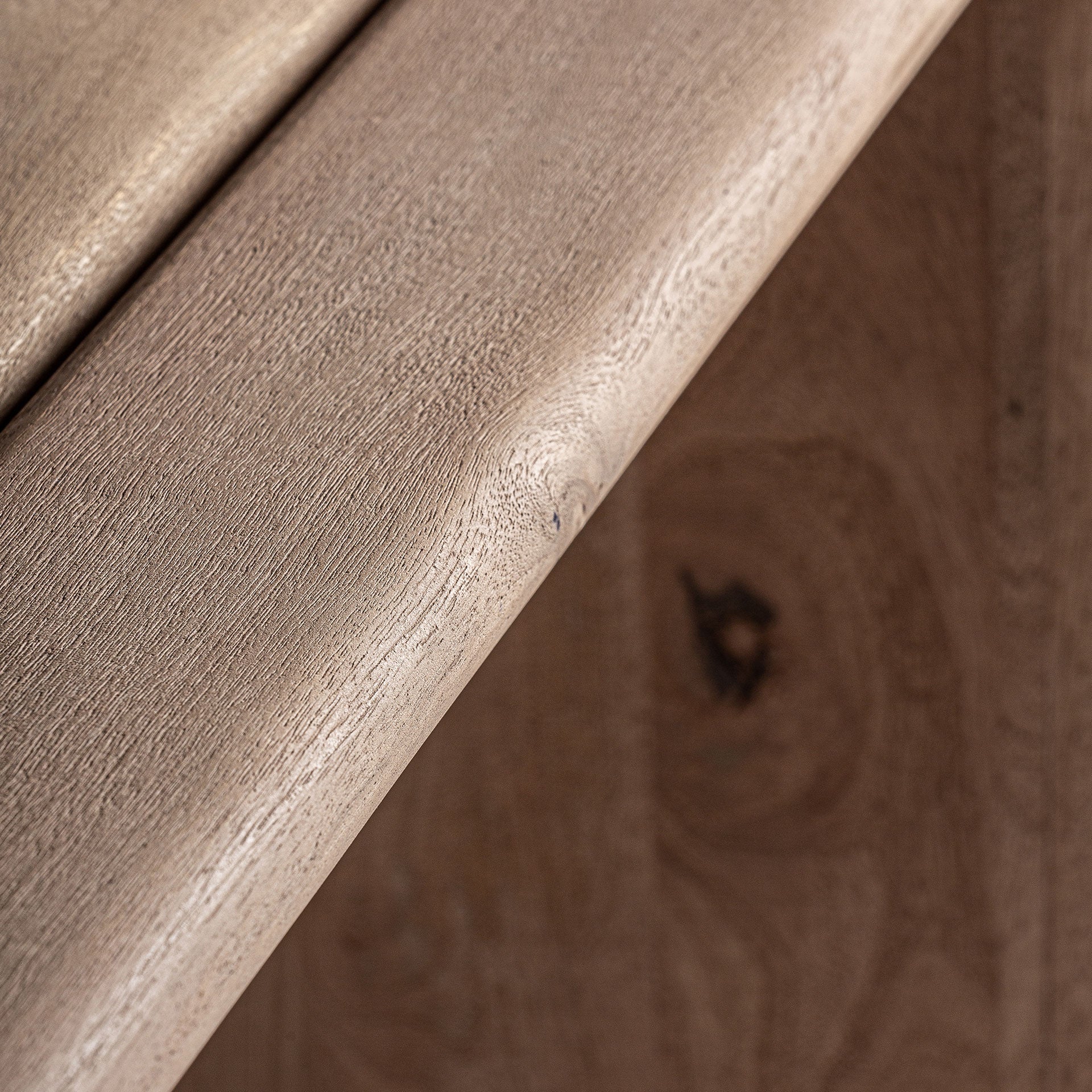 JACQUARD DINING TABLE