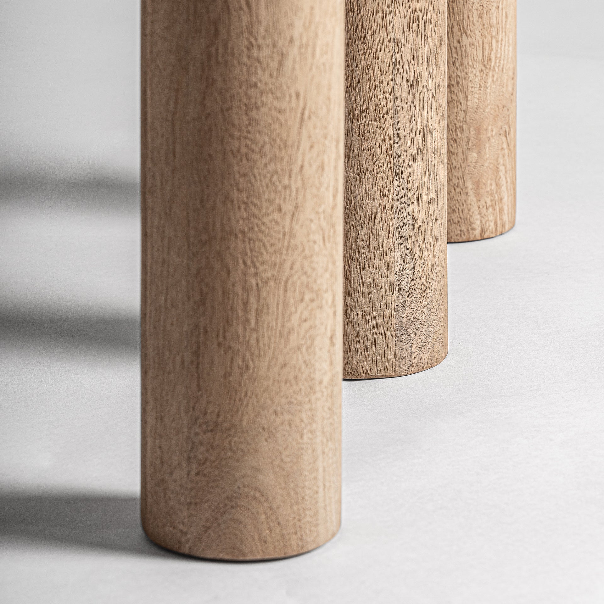 JACQUARD DINING TABLE