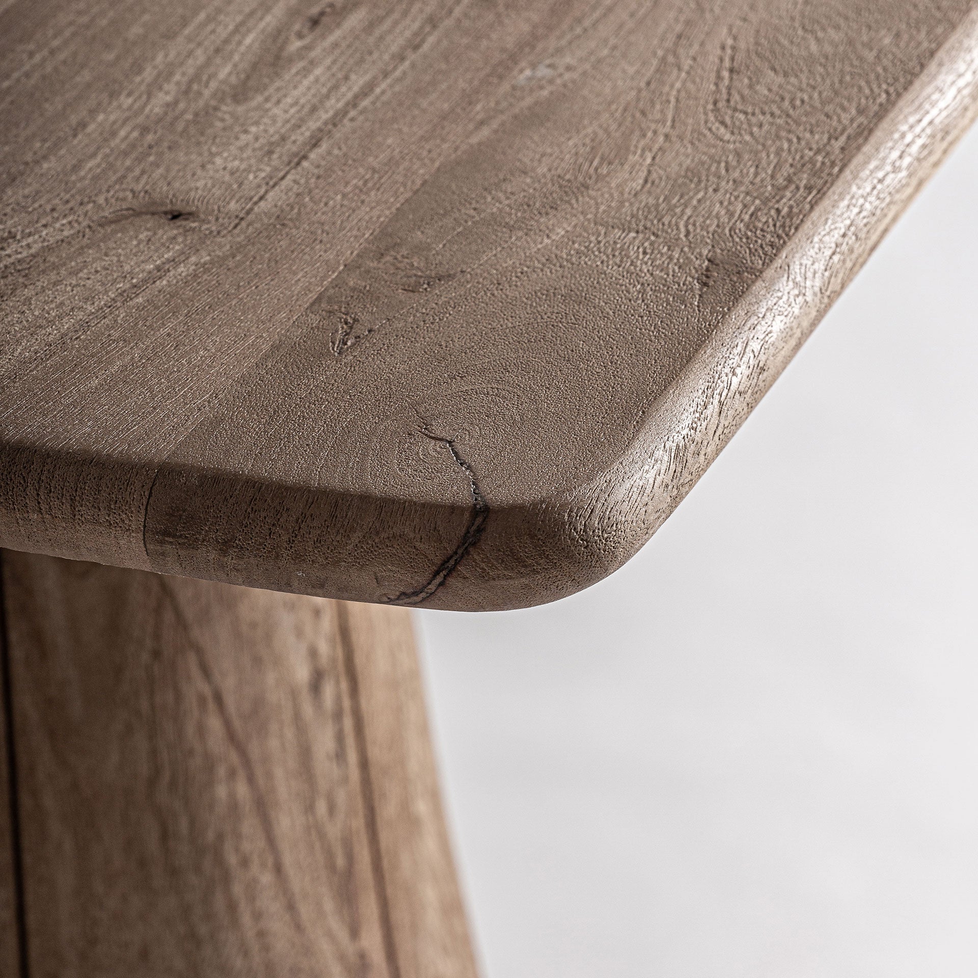 JACQUARD DINING TABLE