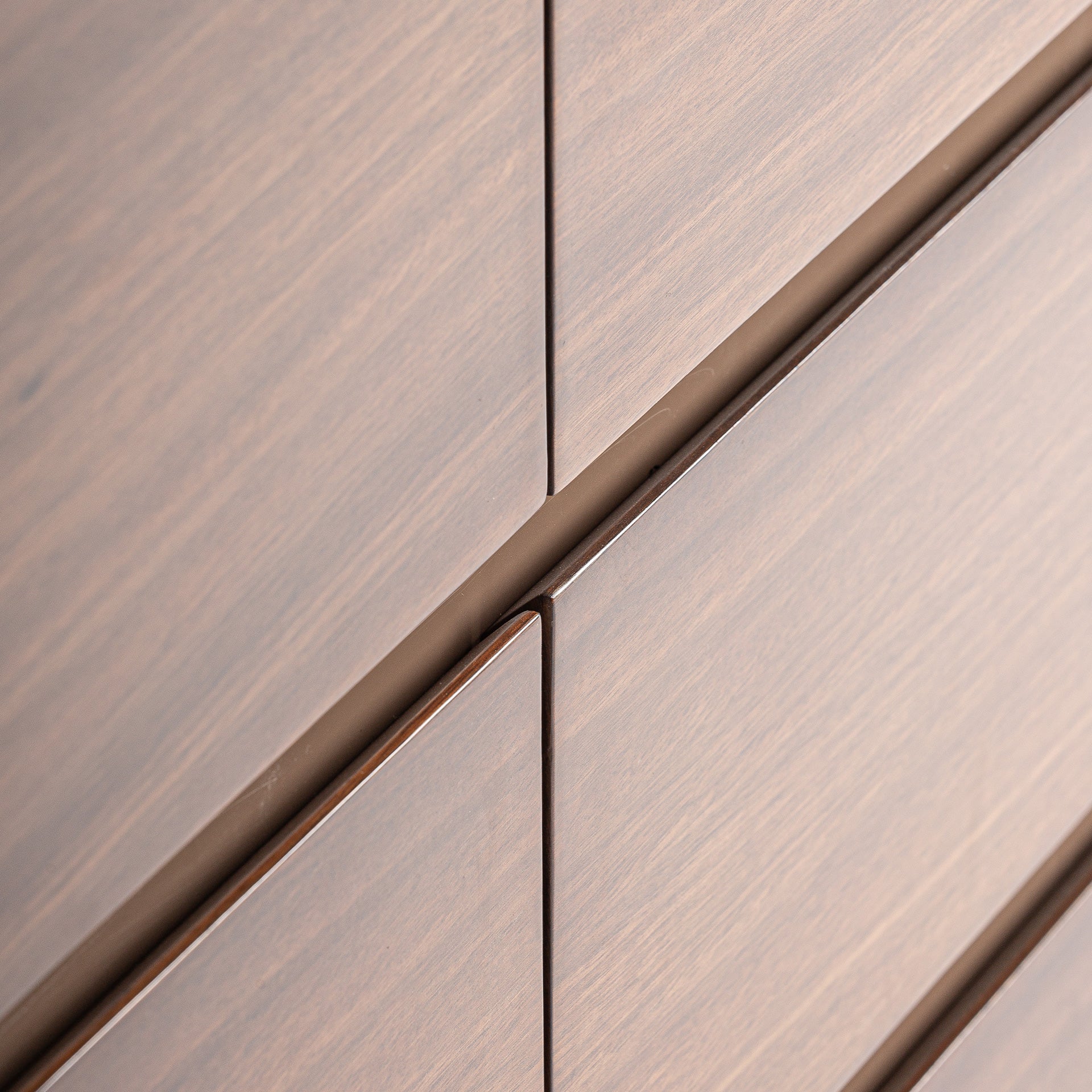 SOAZA CHEST OF DRAWERS