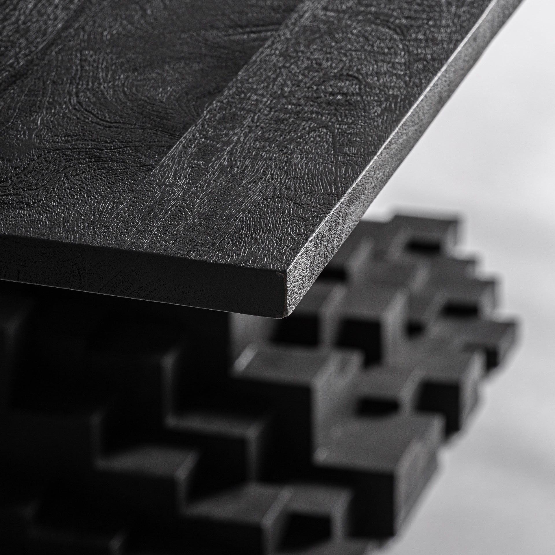 PÈTRIA DINING TABLE