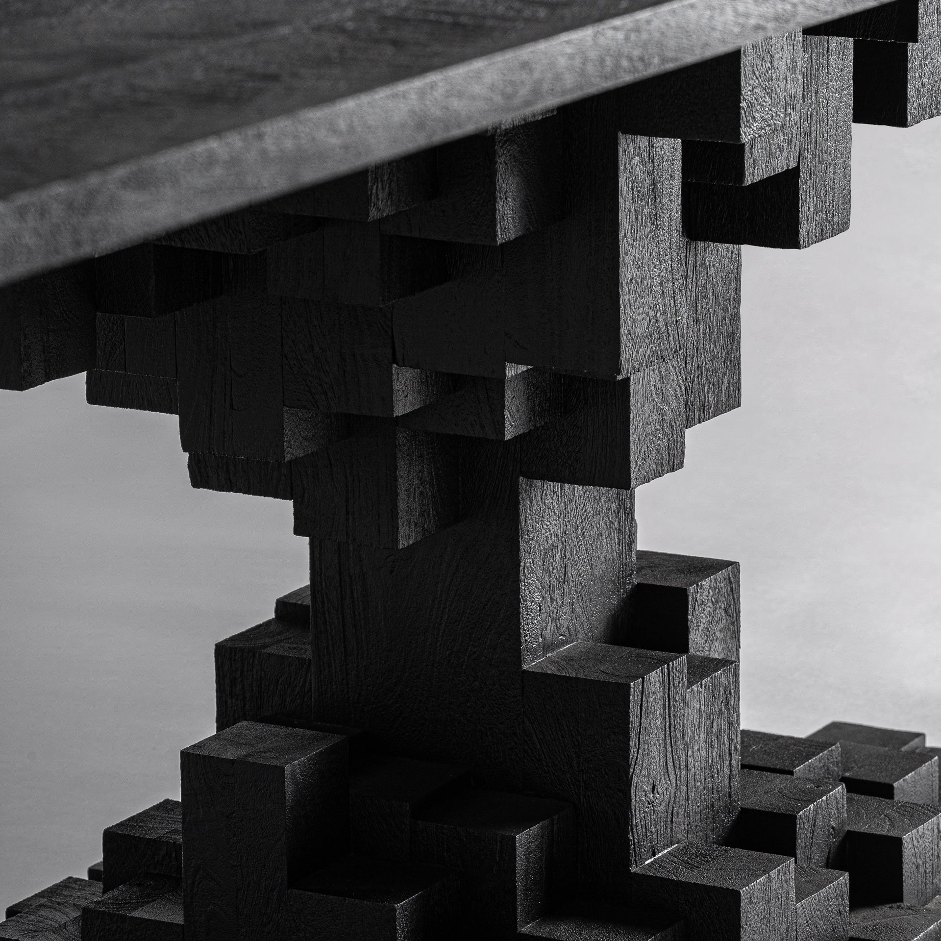 PÈTRIA DINING TABLE