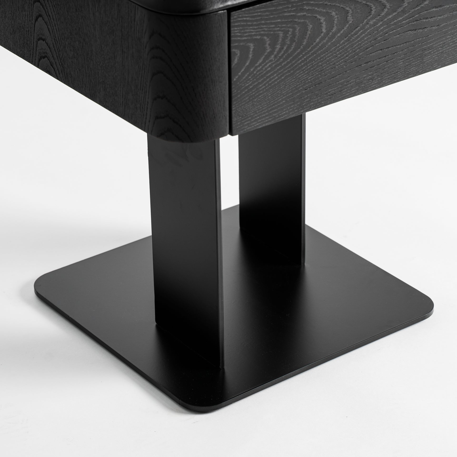 CAIZA BEDSIDE TABLE