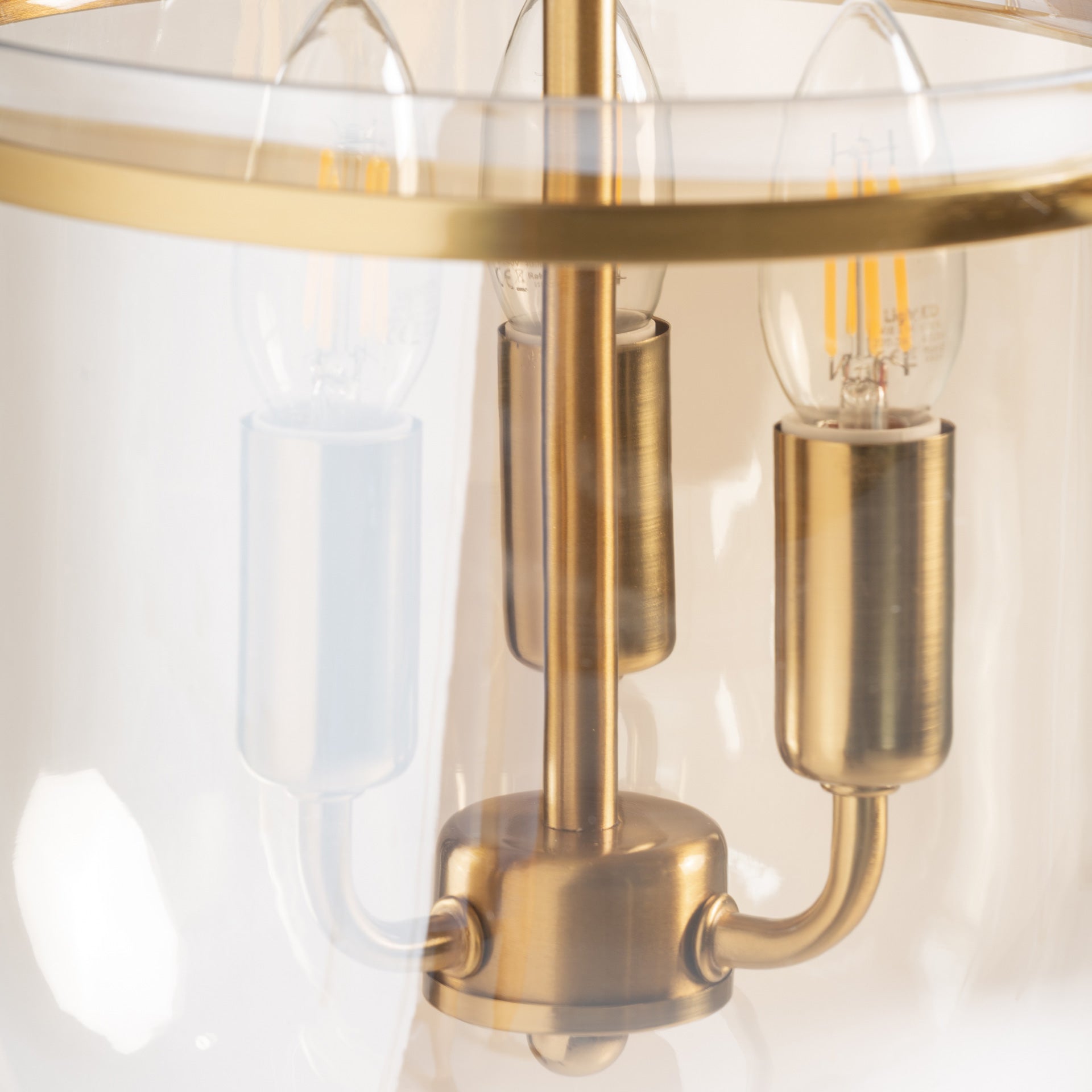 Kristall-Deckenleuchte mit goldenem Stahlrahmen