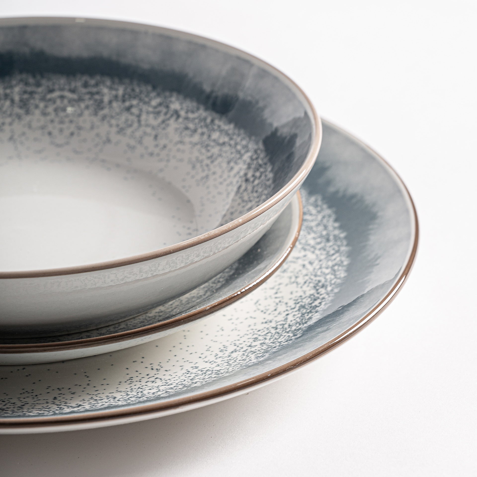 CHAMBREY CROCKERY (SET OF 18)