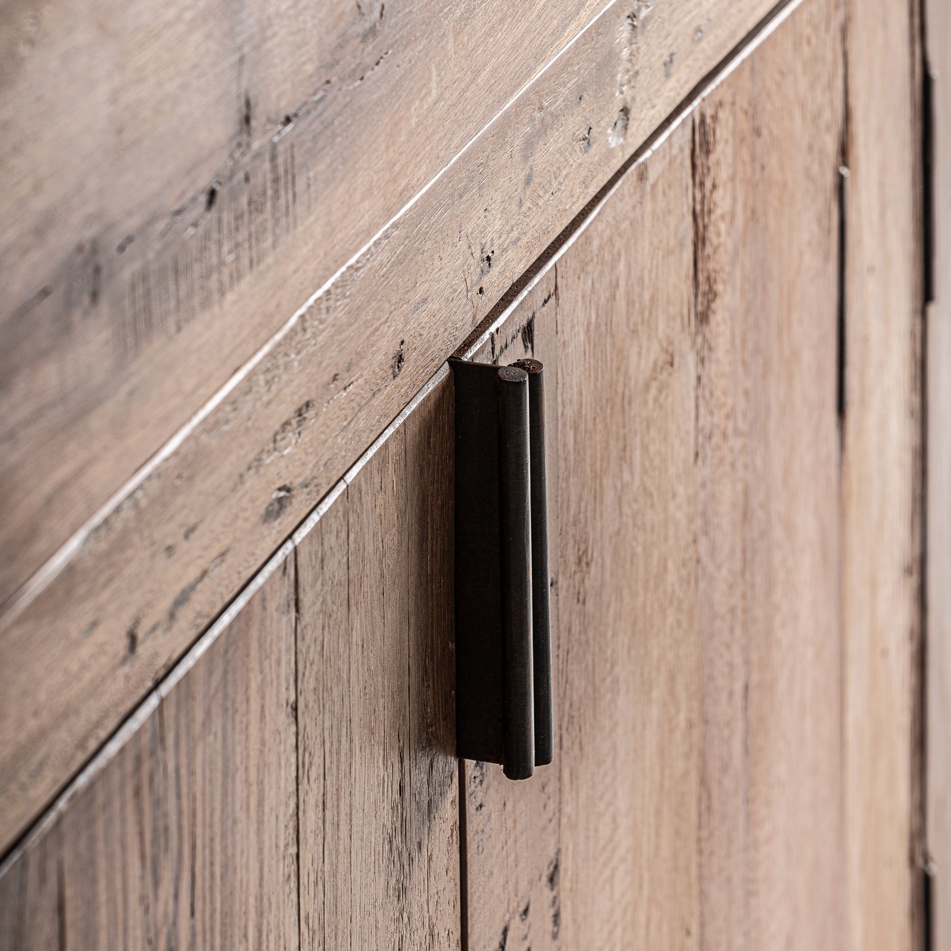 Backlyn rustikt skänk i återvunnet trä