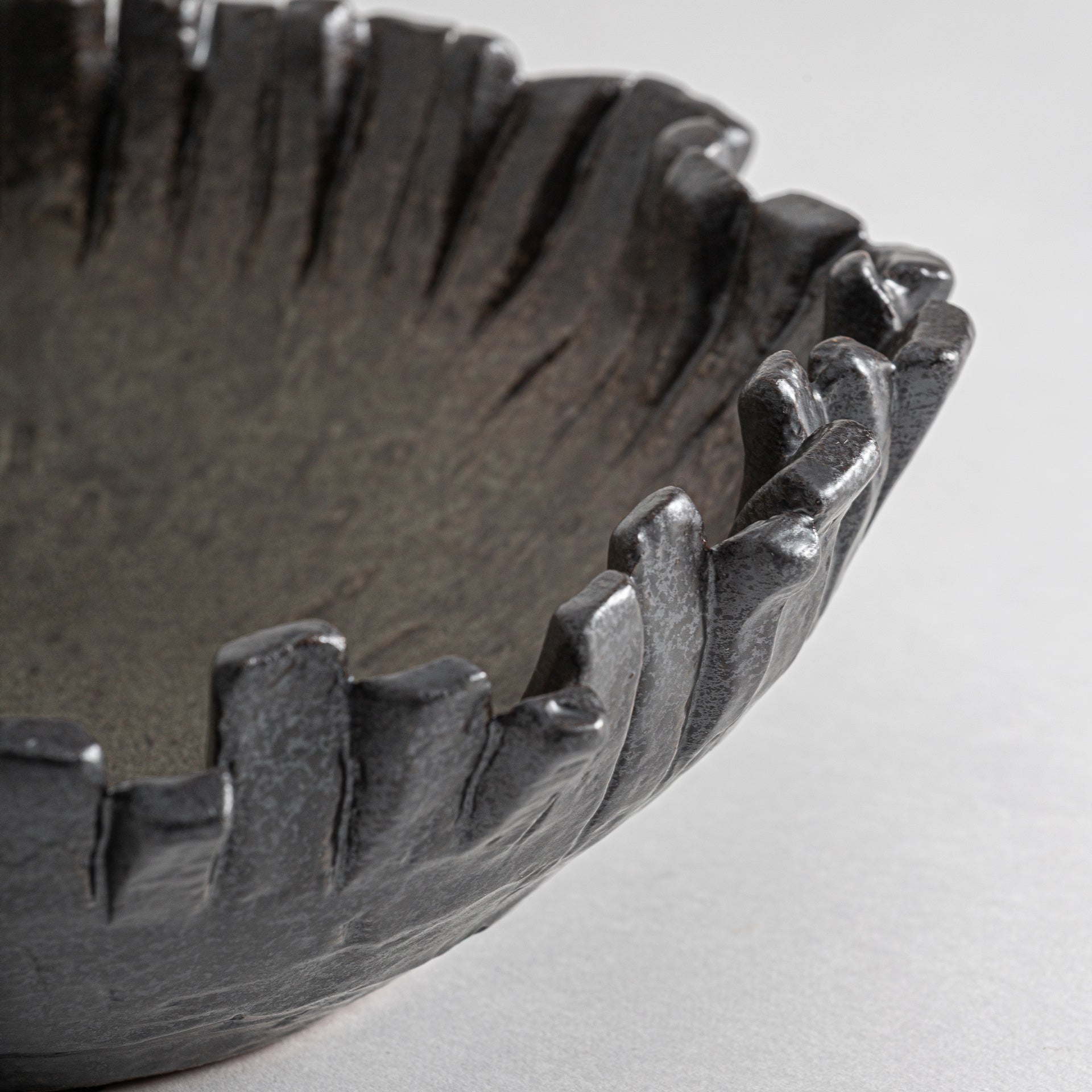 HADA CERAMIC CENTERPIECE IN BROWN