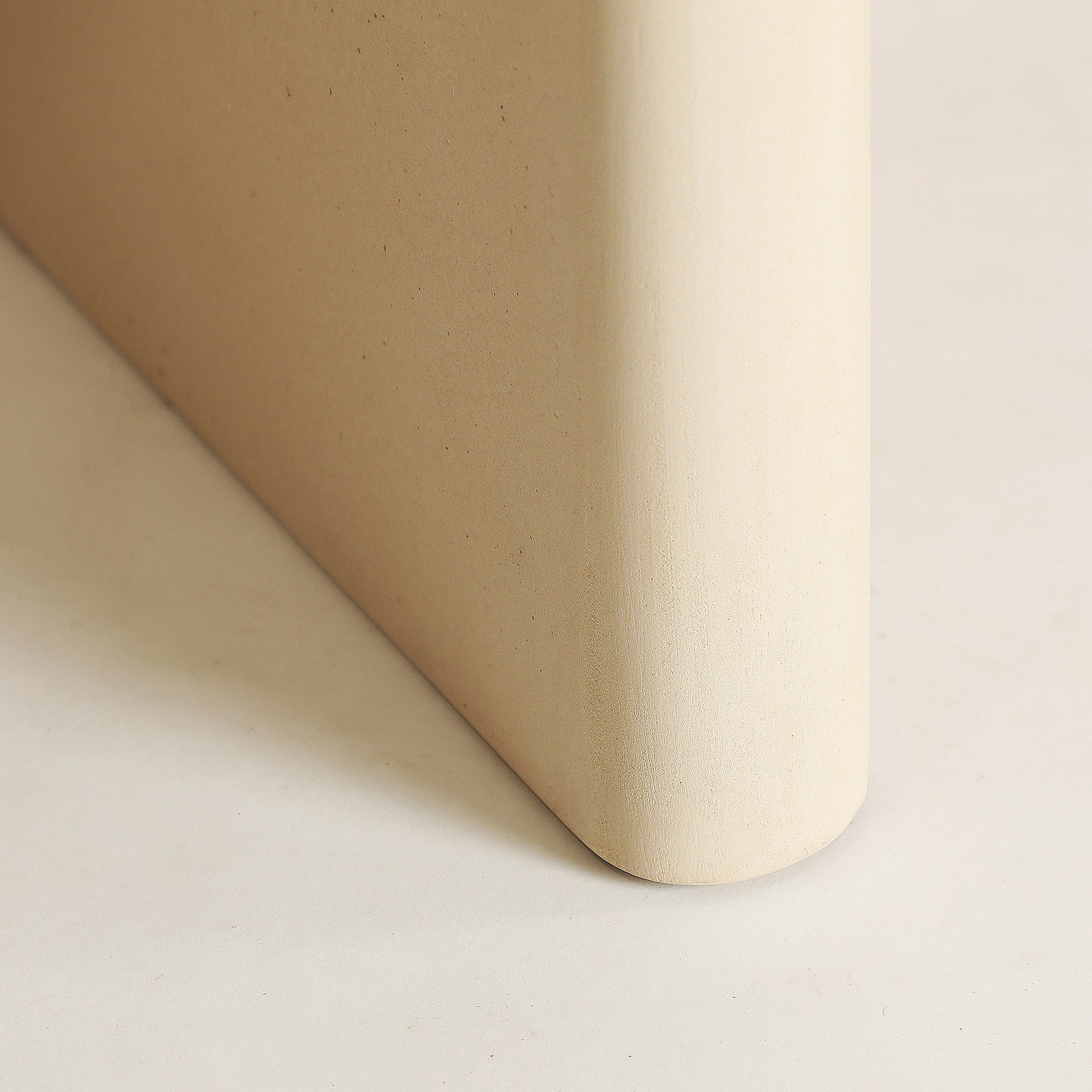 KALNHER DINING TABLE