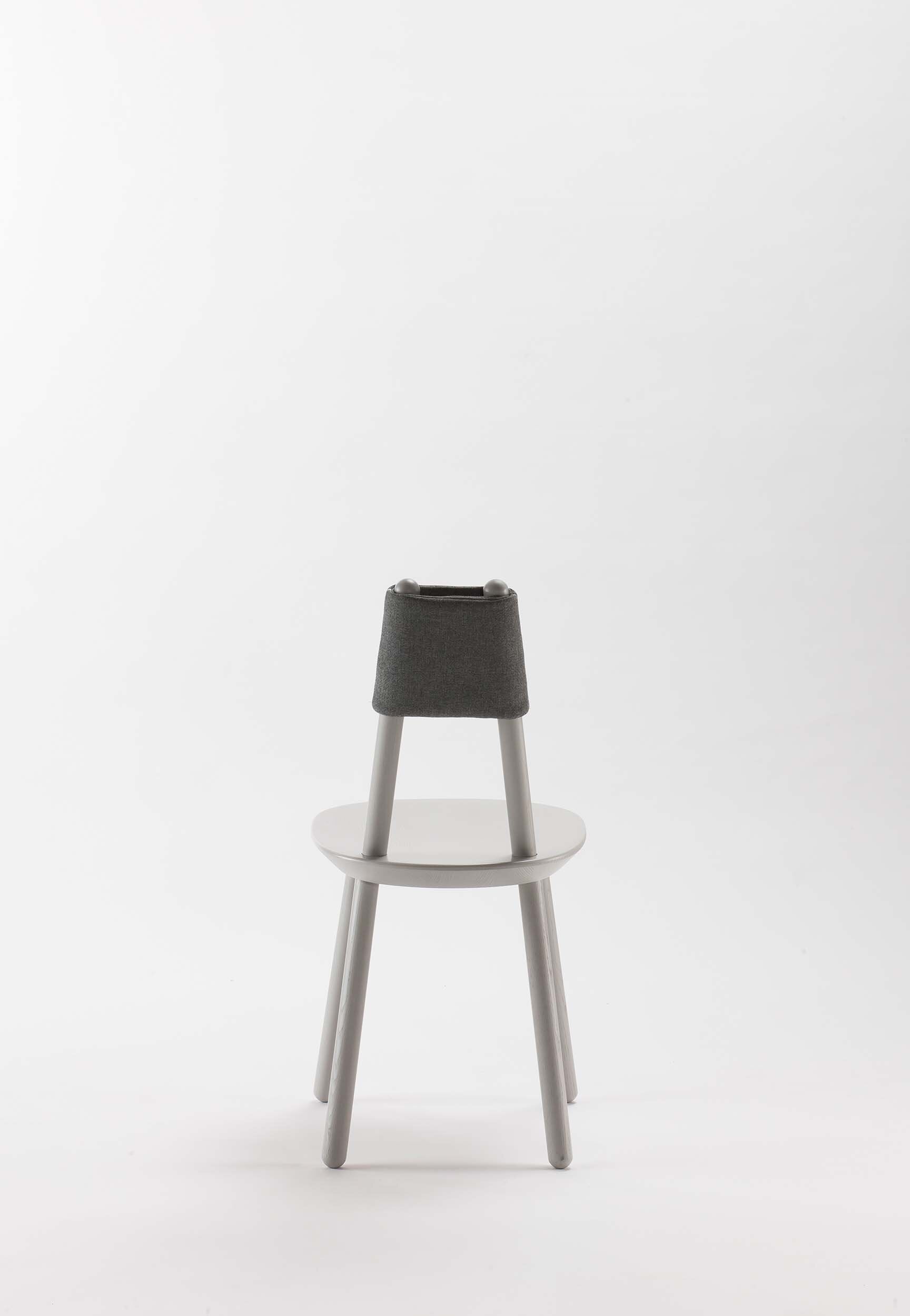 Naïve matstol i naturfärgad ask