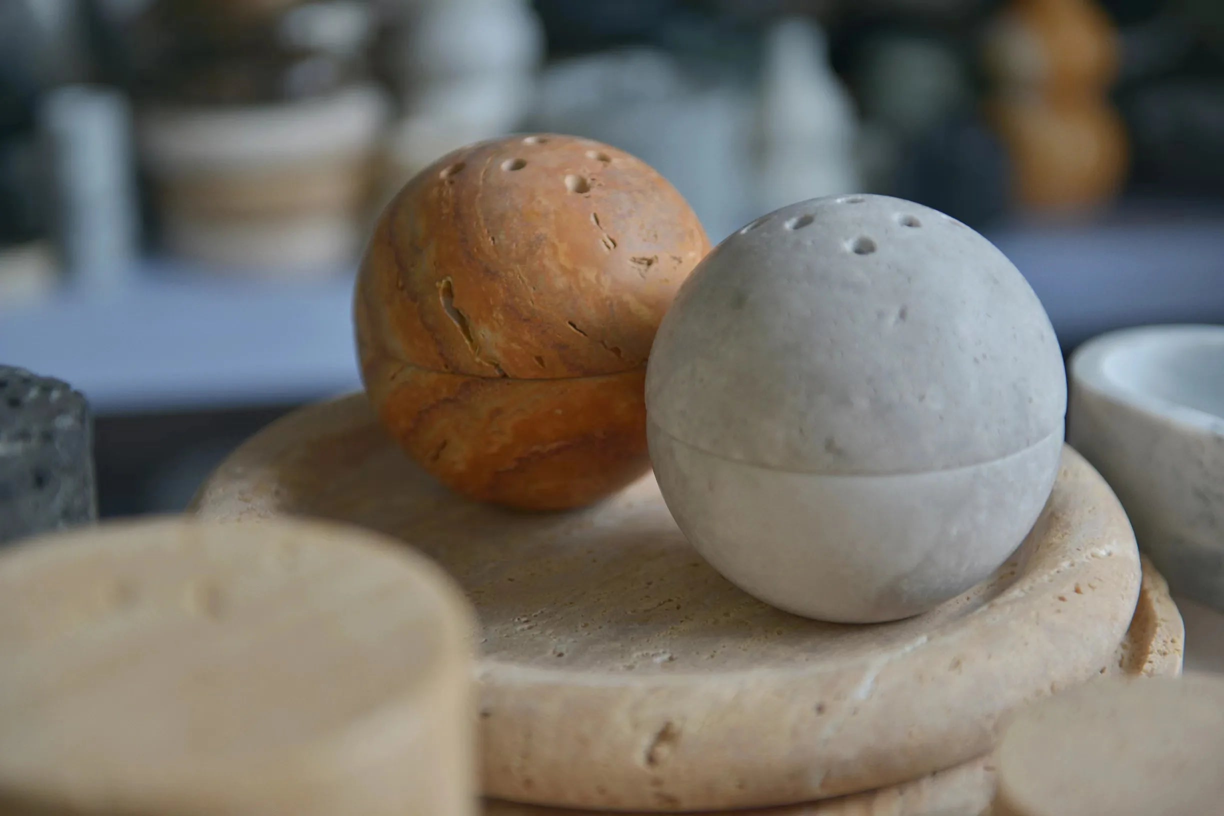 SkandiShop D10.5CM Beige Yellow Travertine Incense Holder Home Hotel Tabletop Marble Incense Burner