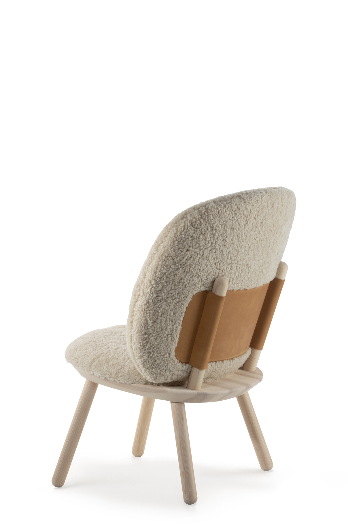 Naïve Low Chair – Cozy Luxury in Genuine Sheepskin