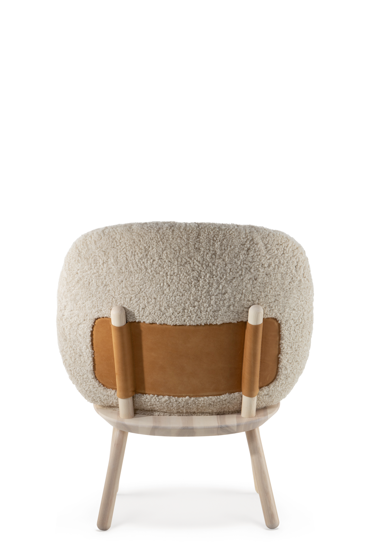 Naïve Low Chair – Cozy Luxury in Genuine Sheepskin