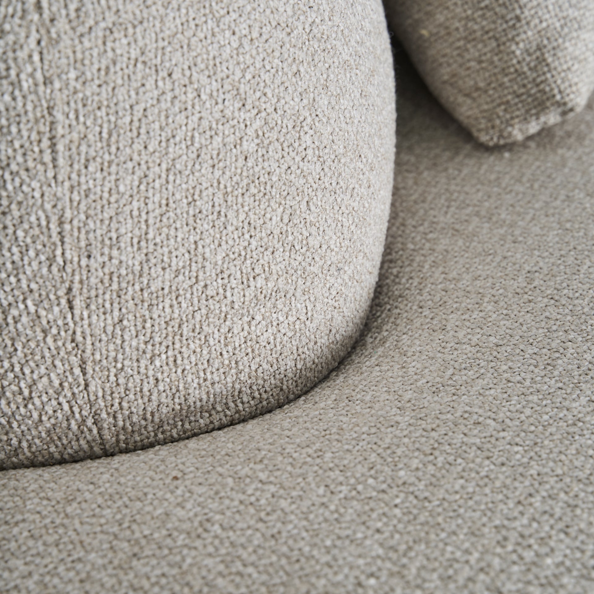 Brenod Ecksofa in Off-White mit Lärchenholzrahmen