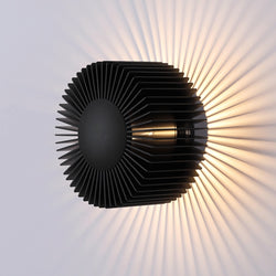 SkandiShop Modern Aluminum Wall Sconce