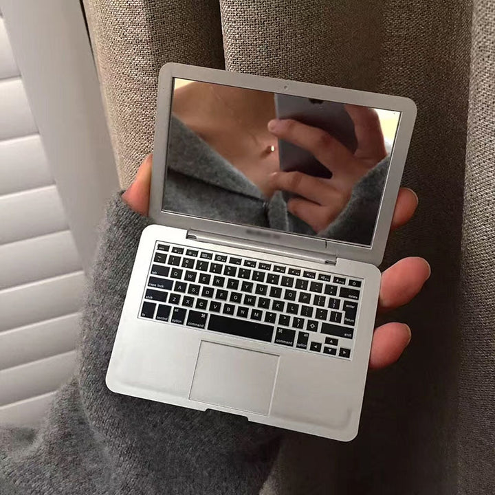 Macbook mirror
